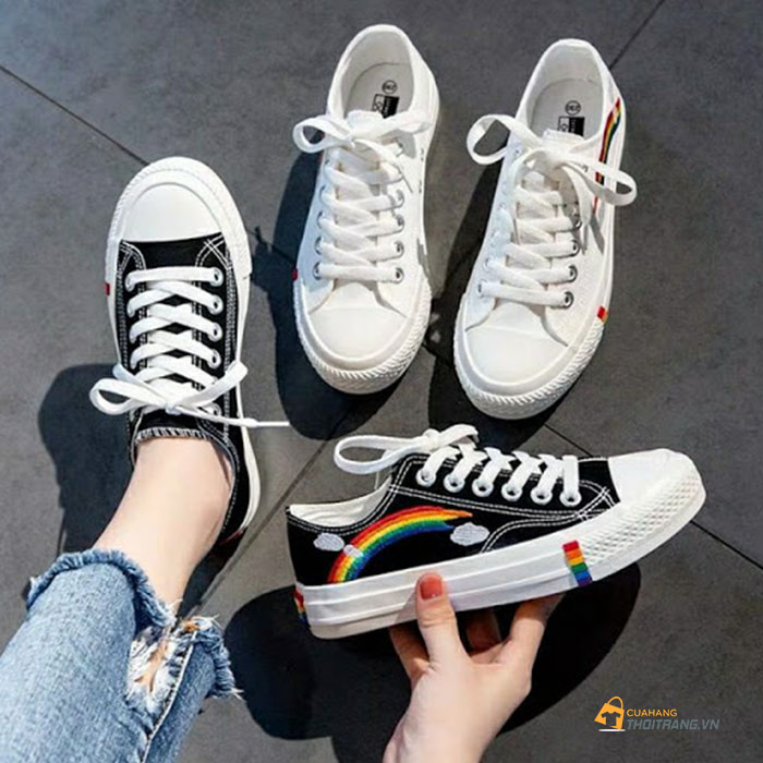 Sneaker cổ thấp